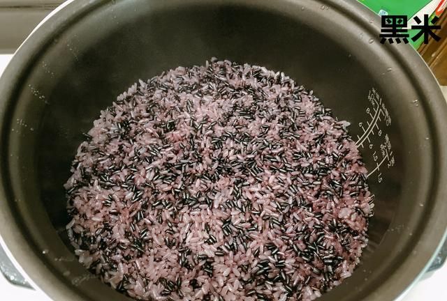 想做高颜值的紫米酒酿，可紫糯米价格太高，能用便宜的黑米代替吗
