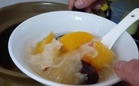木瓜银耳汤滋阴润燥清甜好喝(银耳木瓜汤正确做法)
