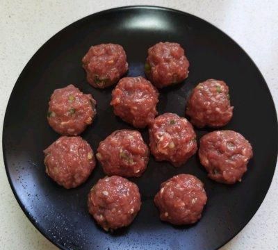 用牛肉丸汤 可以勾住家人的胃