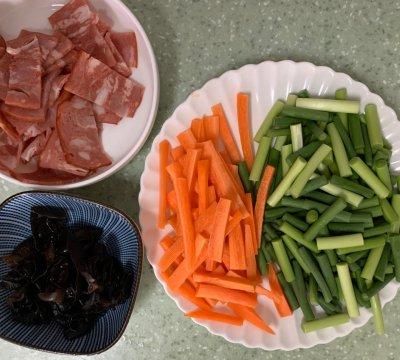 #福气年夜菜#培根炒蒜苗，要的就是这个家常口儿