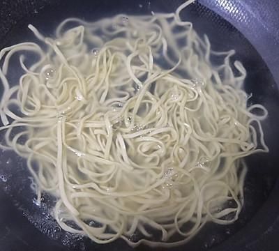 鲜味无敌的午餐肉鸡蛋汤面，大人小孩都爱吃