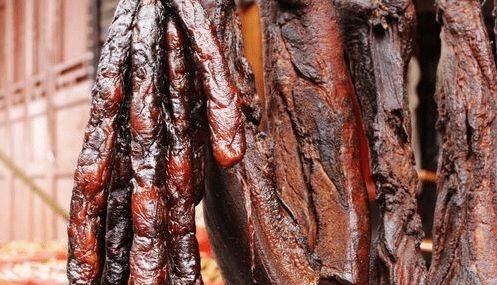 黔城美食：贵州农家的烟熏腊肉
