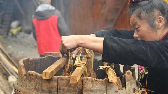 黔城美食：贵州农家的烟熏腊肉