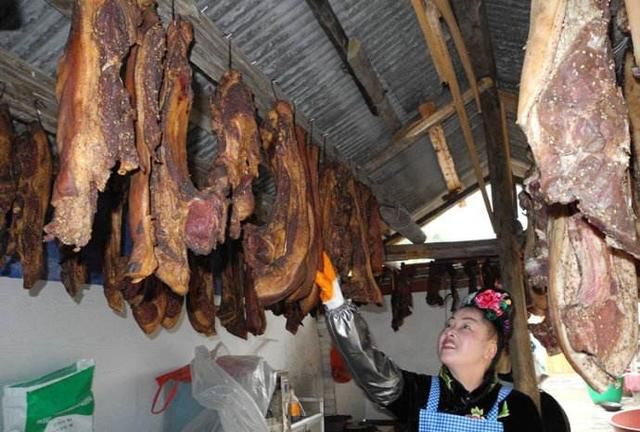 黔城美食：贵州农家的烟熏腊肉