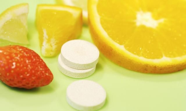维生素C功效有哪些？吃它能预防感冒吗？听听教授怎么说