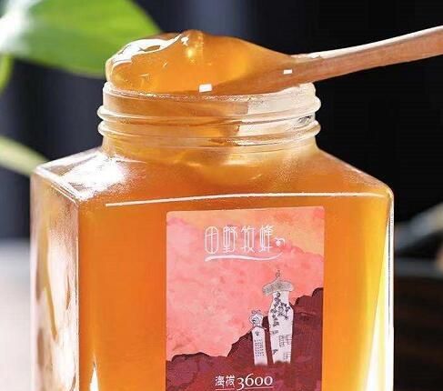 蜂蜜变黑是什么原因引起的？蜂蜜变黑了还能食用吗？