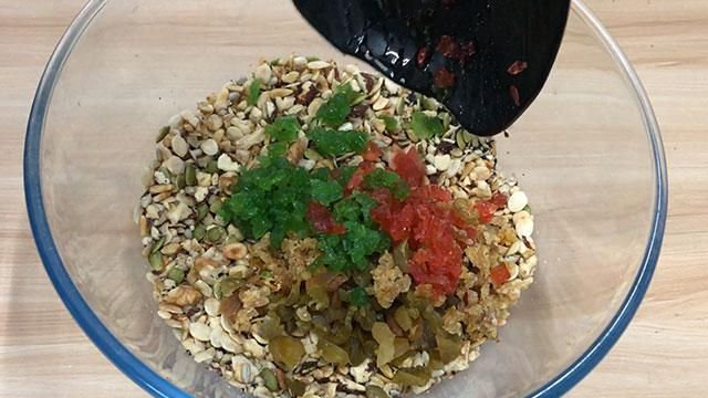 中秋节快到了，教你做五仁月饼，皮薄馅大，甜而不腻，好吃无添加
