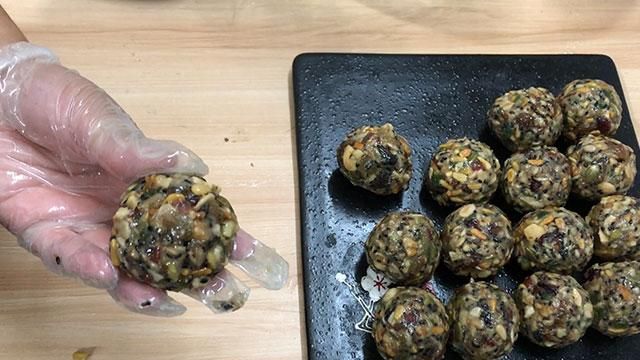 中秋节快到了，教你做五仁月饼，皮薄馅大，甜而不腻，好吃无添加