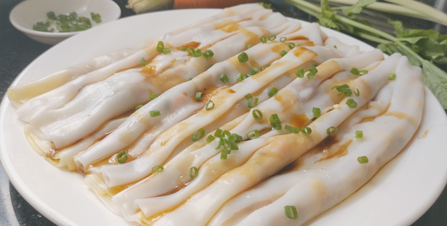 广东有名的早餐：猪肠粉家常做法，嫩滑馅香，一周吃5次也不腻