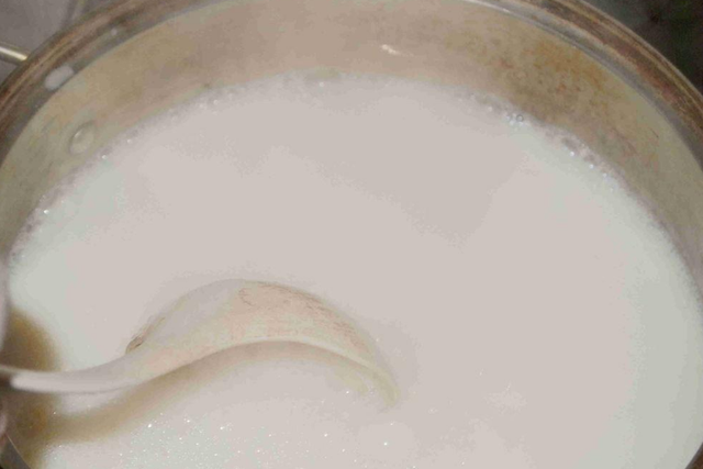 豆浆里加入白醋，瞬间变豆腐，又白又嫩，营养无添加，做法超简单