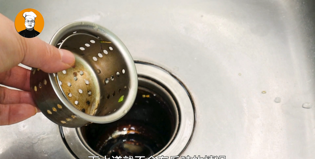 把白醋倒入八角里泡一泡，解决每家每户的大难题，省钱又实用