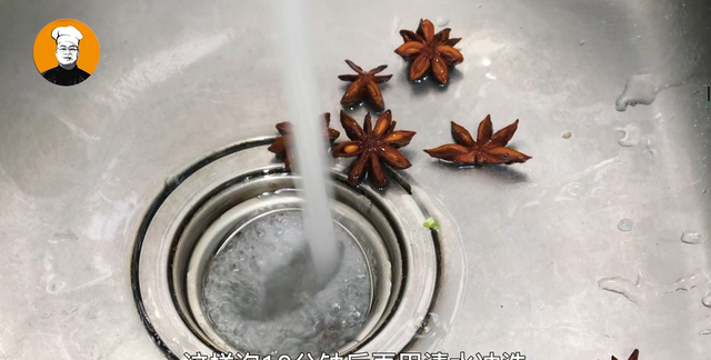 把白醋倒入八角里泡一泡，解决每家每户的大难题，省钱又实用
