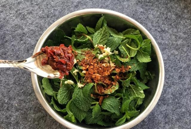 ◑ 新奇的味蕾享受，盛夏里调解食欲的不错选择丨凉拌薄荷