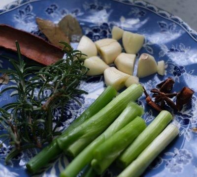 跟饭店大厨学的白萝卜炖牛腩的做法，果然好吃到没朋友