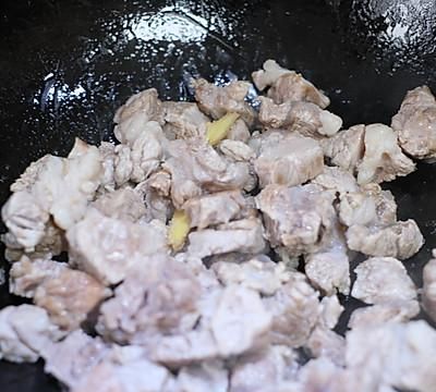 跟饭店大厨学的白萝卜炖牛腩的做法，果然好吃到没朋友