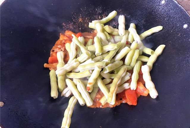 最好吃的豆角是它，白白胖胖籽圆肉厚，软烂入味，比肉还香特下饭