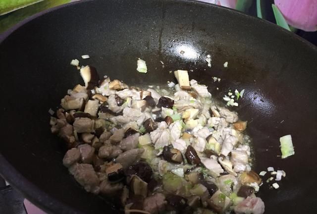 儿子就爱吃这酱豆，几元能做一大锅，夹馍拌饭、炒菜拌面吃到撑