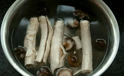 排骨怎么做好吃？豆棒烧排骨做法，您吃过吗？口感独特！