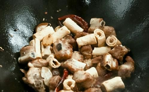 排骨怎么做好吃？豆棒烧排骨做法，您吃过吗？口感独特！