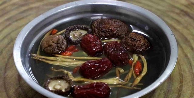 甲鱼在家怎么烹饪？厨师长教你简单又好吃的做法，教程详细无保留