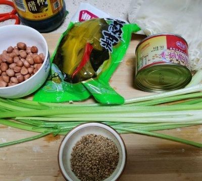 就让这道好吃不上火的酸菜浆面条，温暖你这个冬天吧