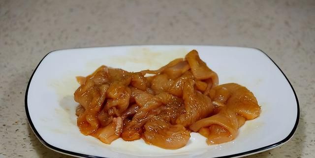 无论有钱没钱，建议女人：7种鸡胸肉的做法，少油少盐吃着香
