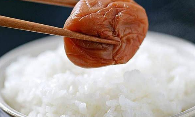 为啥日本的便当要在米饭中放梅干？看到梅干，就知道这是日本
