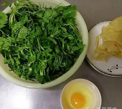 秋冬的时候最好喝的汤—野荠菜蛋花豆腐衣汤