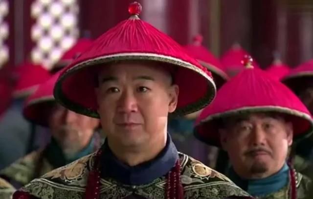 清朝的皇亲后妃和官员，为什么要戴一串“佛珠”其实有大用处 ￼
