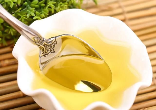 有研究发现，吃亚麻籽油能瘦腰，试试？