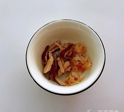 绿豆百合粥，伴你安然入睡