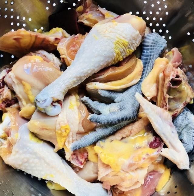 鸭子身上有4个部位毒素最多，不要随便吃了，多亏卖鸭老板提醒