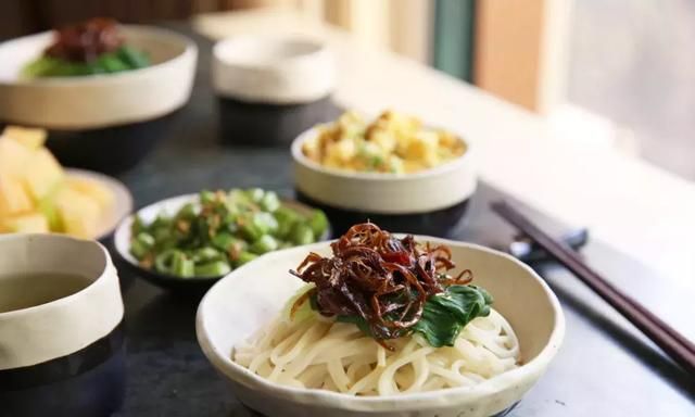 云南最不可错过的诱惑美食——油鸡枞，有什么让人上瘾的秘诀？