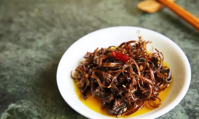 云南最不可错过的诱惑美食——油鸡枞，有什么让人上瘾的秘诀？