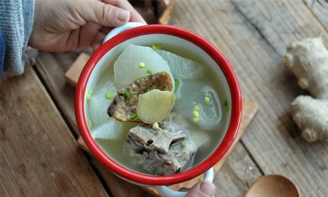 天冷我家就爱这锅萝卜汤，只用一种调味，出锅连喝三碗才过瘾