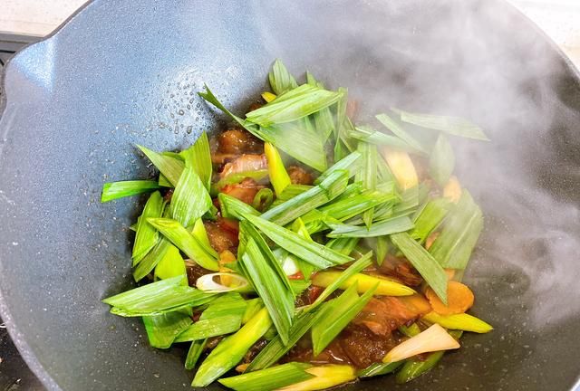 一碗红薯粉一碗水，教你红薯粉新吃法，加点腊肉，软糯Q弹超下饭