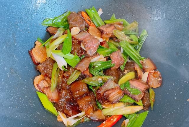 一碗红薯粉一碗水，教你红薯粉新吃法，加点腊肉，软糯Q弹超下饭