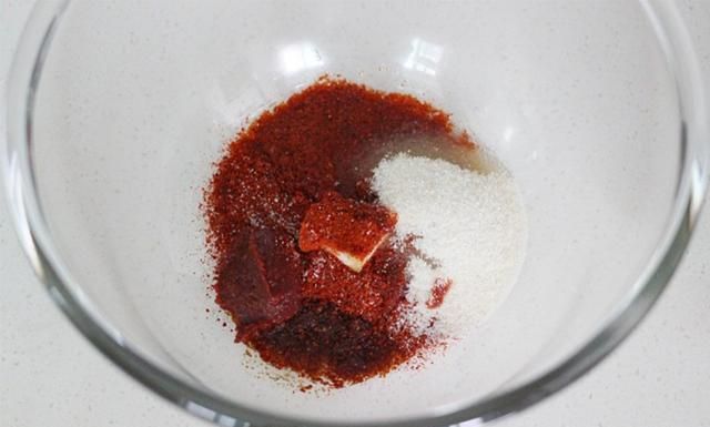 延边朝鲜族特色咸菜拌桔梗，做法简单，味道很地道，多吃对嗓子好