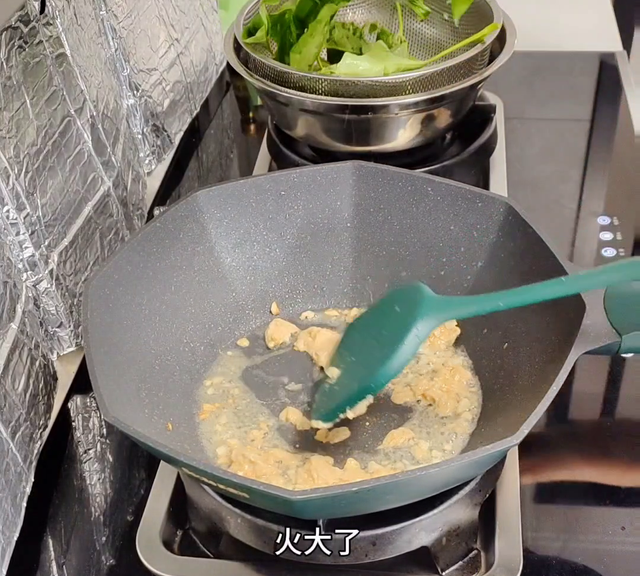 好久没做红薯粉了，今天晚上用红薯粉做肉沫炒粉把自己都炒...