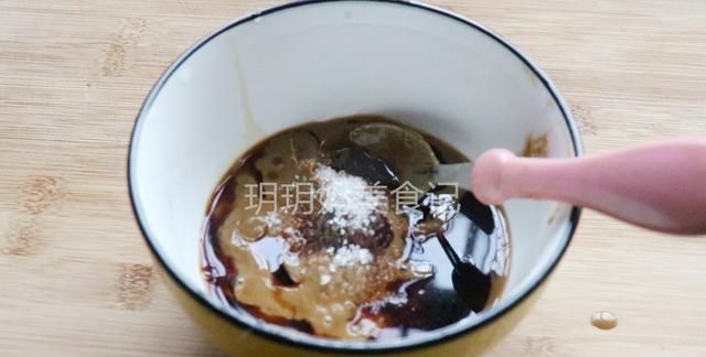 调芝麻酱时，最忌直接加水调，教你正确做法，口感细腻顺滑非常香