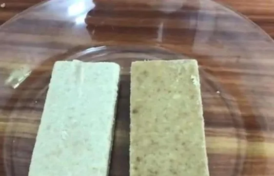 军用压缩饼干什么成分，为啥那么抗饿？热水煮30分钟就知道了