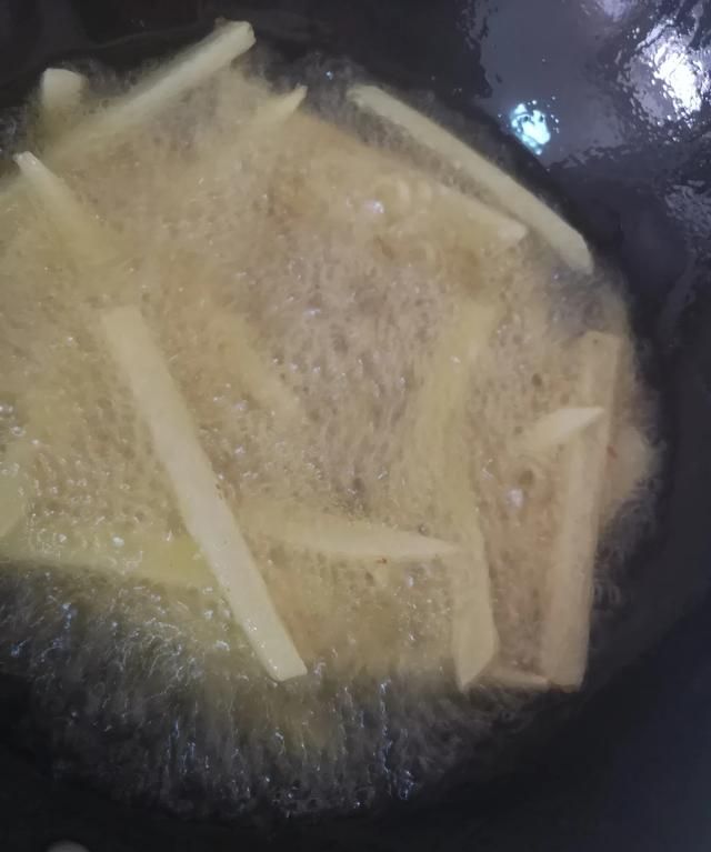 土豆切丝后用水泡的作用(土豆切丝后是不是一定要泡水)图4
