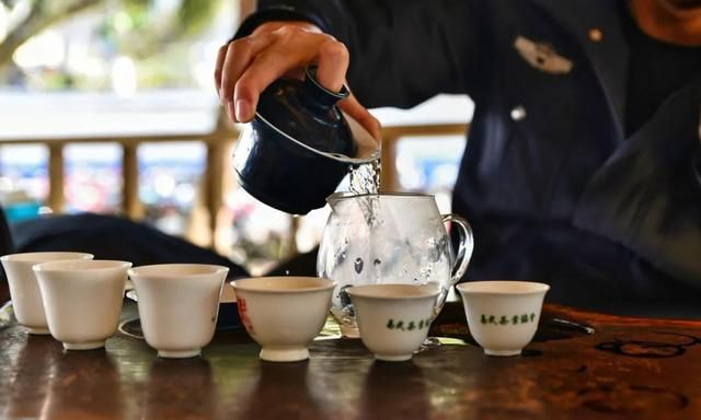 浓茶、清茶、热茶的“戍边功效”