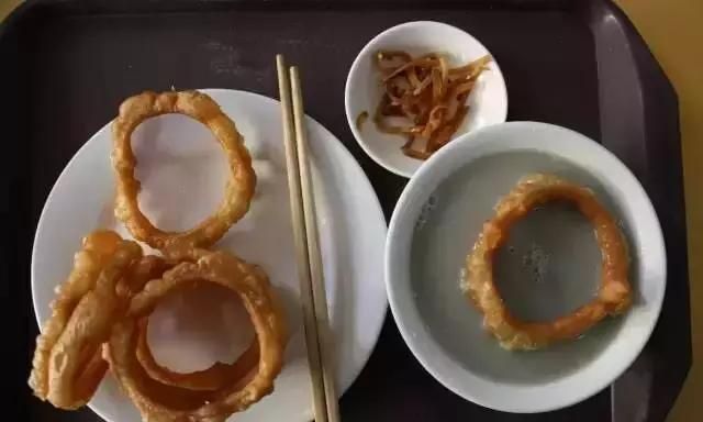 外地人都说豆汁是泔水，豆汁的奥妙现在没几个人知道