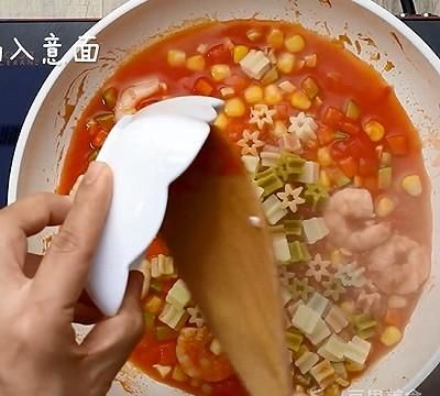 #精品菜谱挑战赛#番茄虾仁星星面