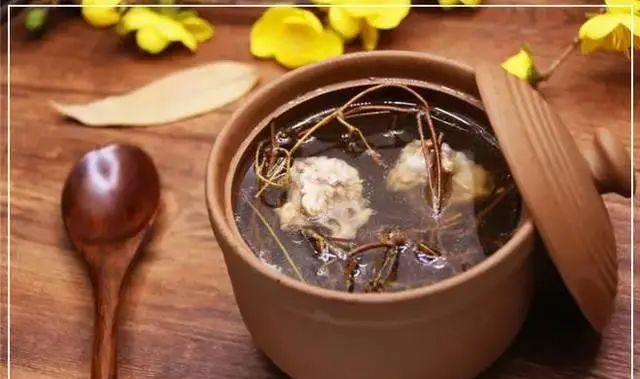 春夏之交湿热旺，两款鸡骨草靓汤来帮忙