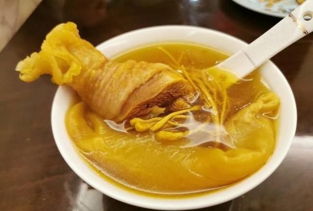 虫草花鸡汤的做法及功效与作用(虫草花鸡汤什么时候放虫草花)图5