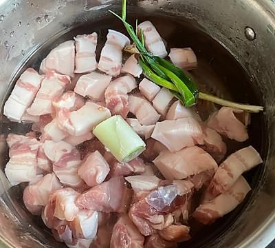 吃了这碗红烧肉炖菜，一口下肚感觉超暖
