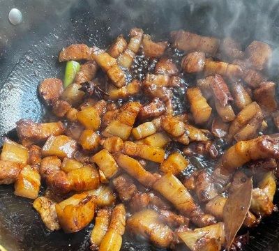吃了这碗红烧肉炖菜，一口下肚感觉超暖