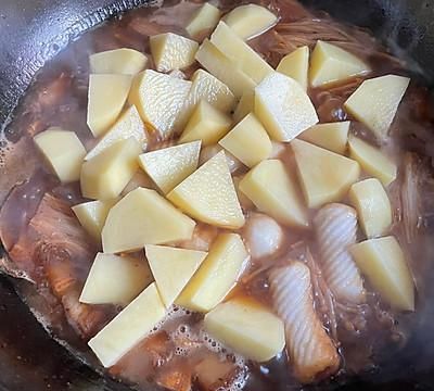 吃了这碗红烧肉炖菜，一口下肚感觉超暖
